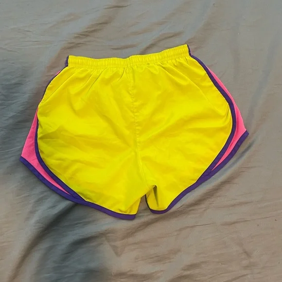 Women’s Nike Tempo Running Shorts - Picture 3 of 5